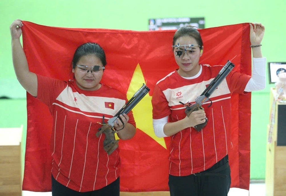 Thuỳ Trang (trái) giành tấm Huy chương Vàng tại Giải vô địch châu Á 2026 (Ảnh. IT)