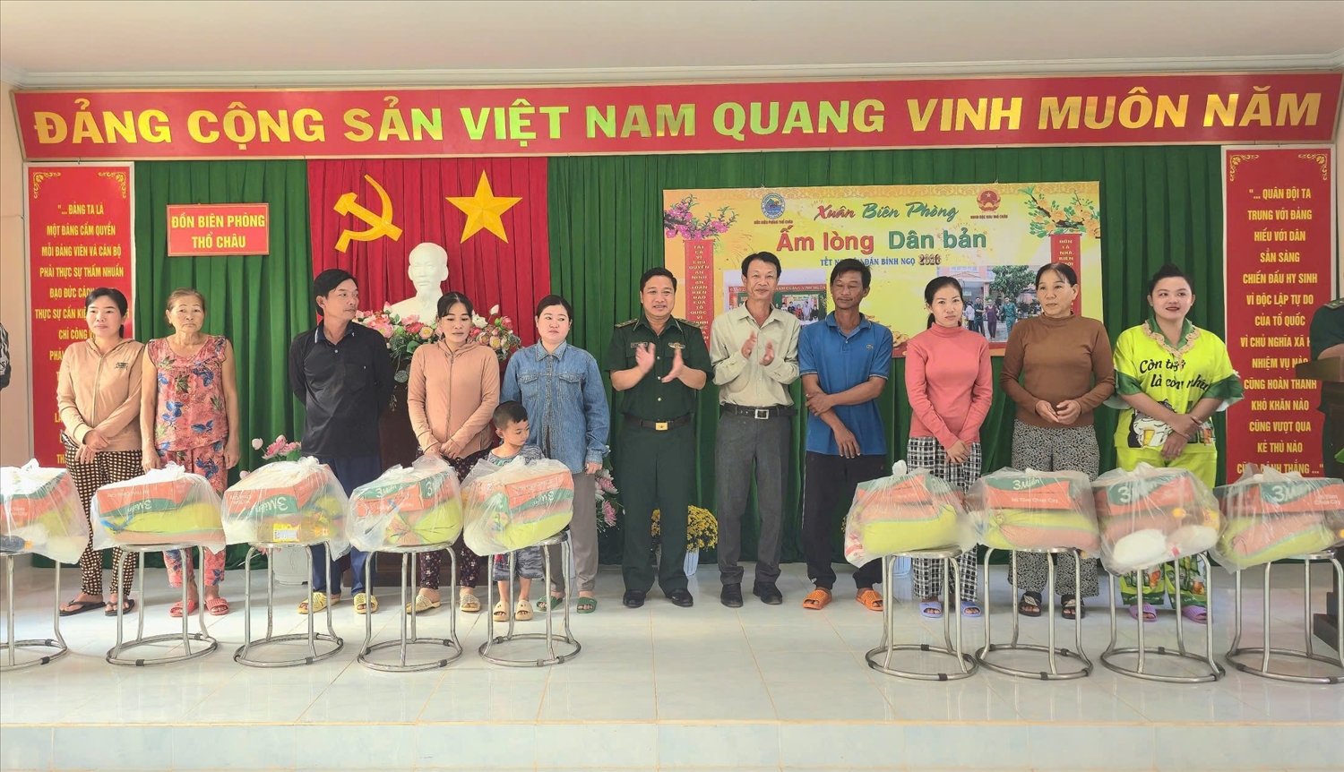 Xuân Biên phòng ấm lòng dân bản ở Đặc khu Thổ Châu 