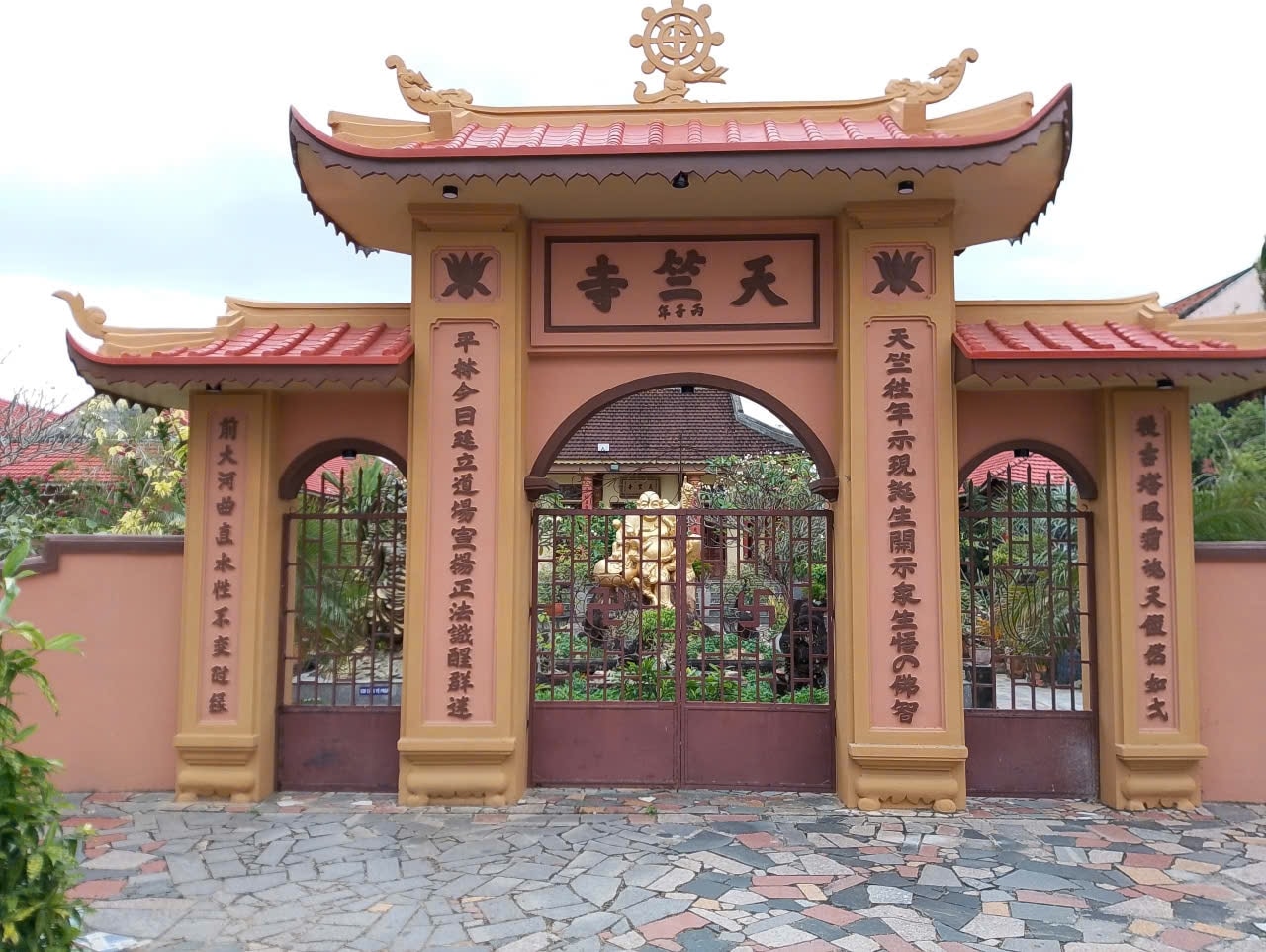 Chùa Thiên Trúc nơi có 2 hiện vật có nguồn gốc từ tháp Bình Lâm là linga và chim thần Garuđa - Ảnh Xuân Hiền