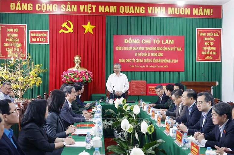 Tổng Bí thư Tô Lâm chúc Tết cán bộ, chiến sĩ đồn biên phòng EA H’Leo, tỉnh Đắk Lắk - Ảnh: TTXVN