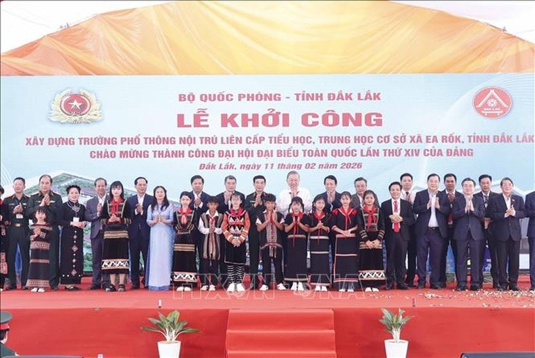 Tổng Bí thư Tô Lâm và các đại biểu cùng nhân dân dự lễ khởi công - Ảnh: TTXVN