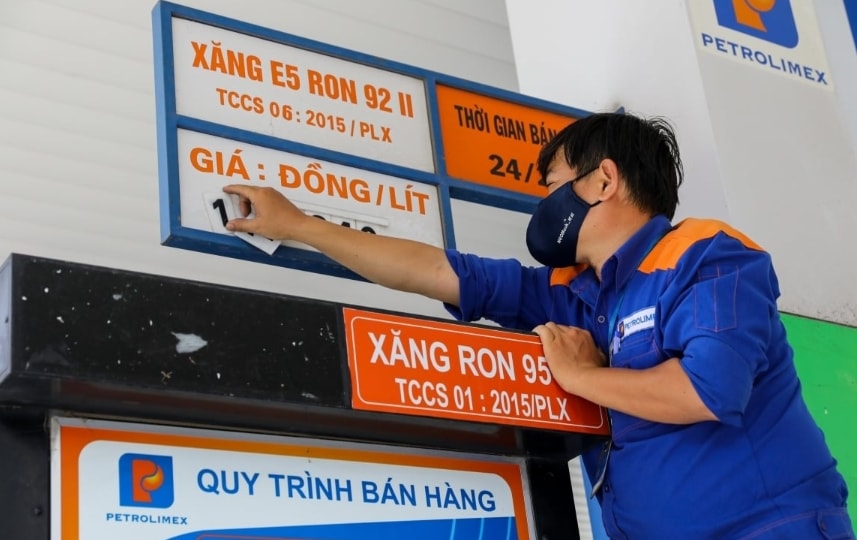 Giá xăng RON 95 vượt 19.000 đồng/lít (Ảnh IT)