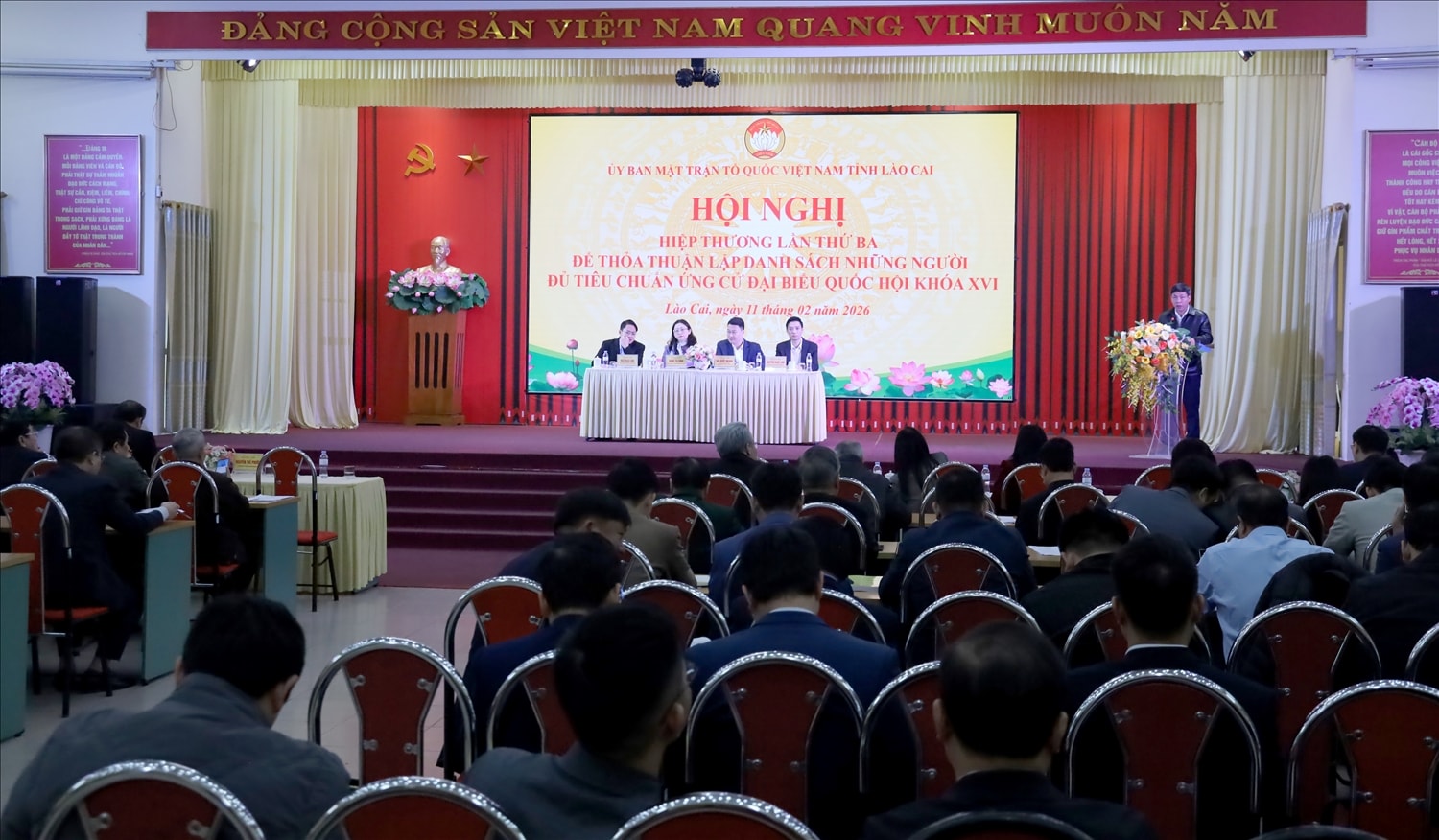 Hội nghị hiệp thương lần thứ ba nhằm thỏa thuận lập danh sách những người đủ tiêu chuẩn ứng cử đại biểu Quốc hội khóa XVI (ảnh Báo LC)