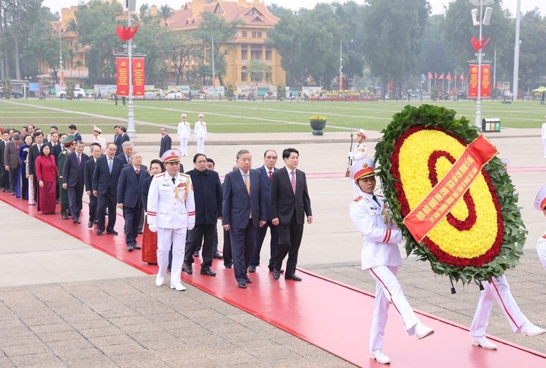 Lãnh đạo Đảng, Nhà nước vào Lăng viếng Chủ tịch Hồ Chí Minh nhân dịp Tết Nguyên đán Bính Ngọ - Ảnh: VGP/Nhật Bắc