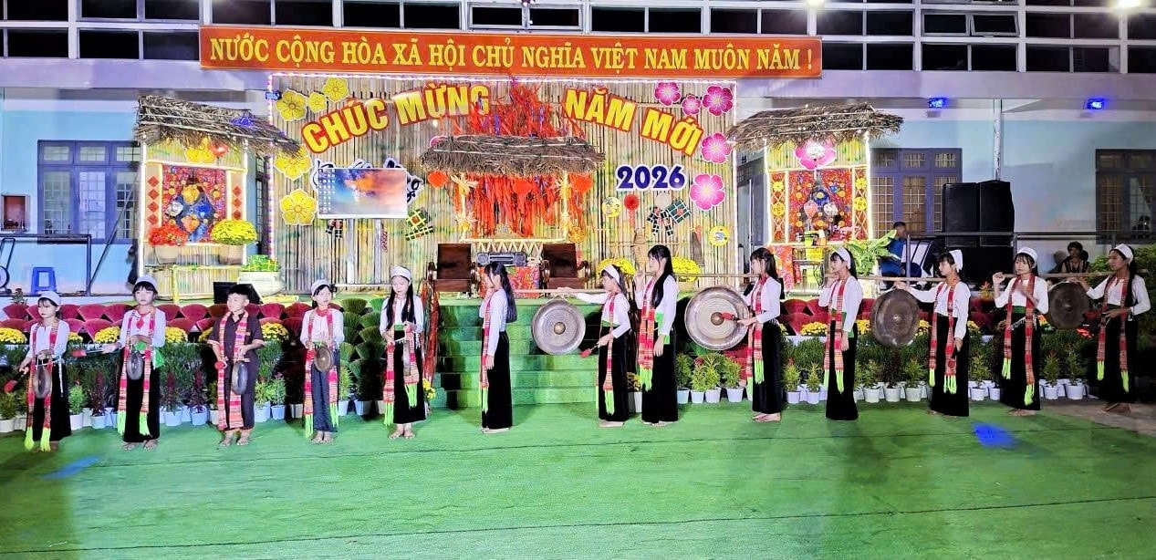 Tiết mục cồng chiêng của đội nghệ nhân dân tộc Mường