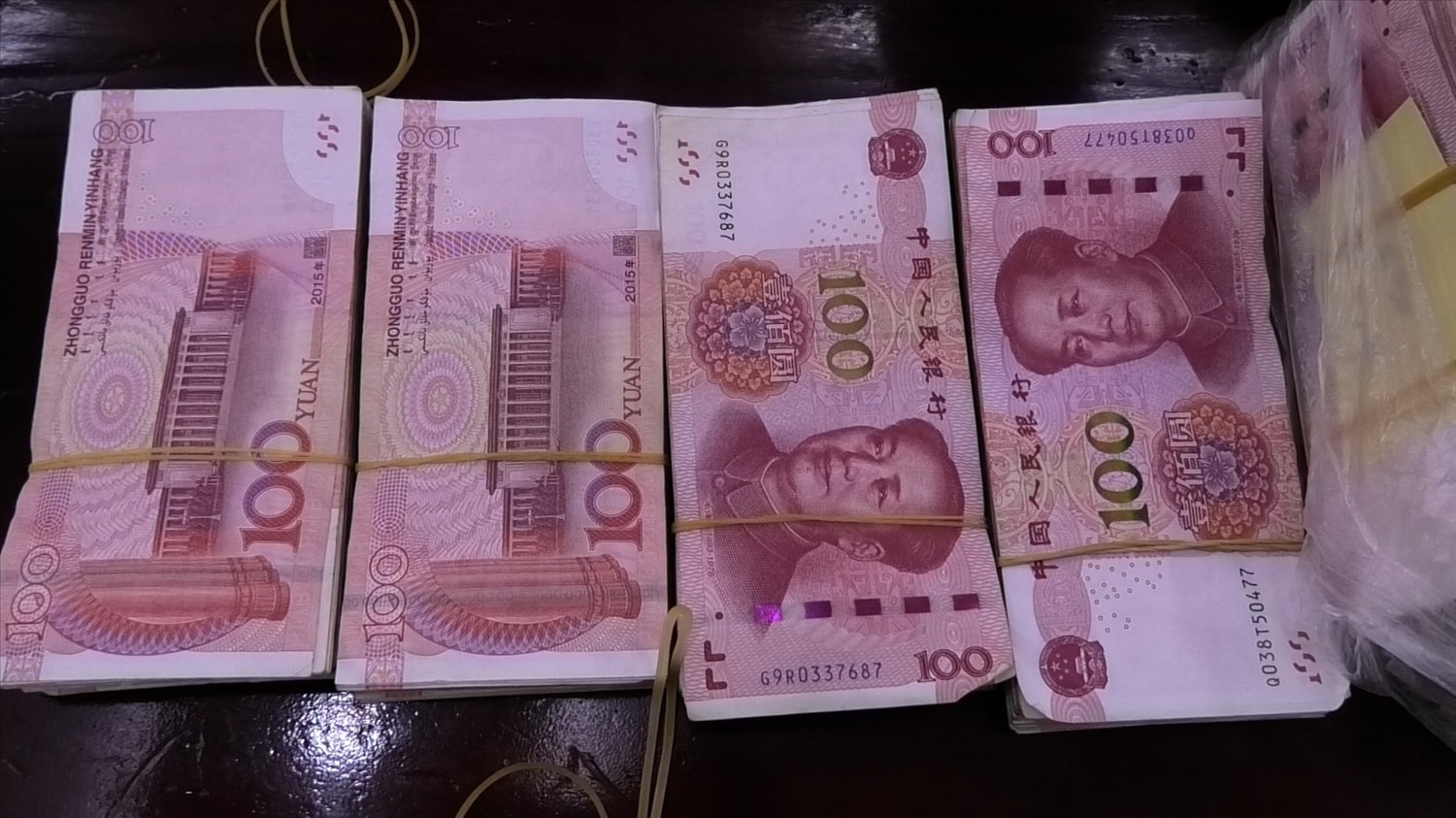 Số ngoại tệ bị thu giữ (Ảnh Trọng Bảo)
