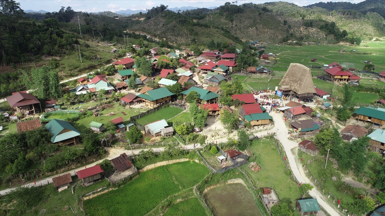 Làng du lịch cộng đồng Vi Rơ Ngheo, xã Măng Đen chuẩn bị sẵn sàng đón khách du lịch trong dịp Tết Nguyên đán Bính Ngọ 2026
