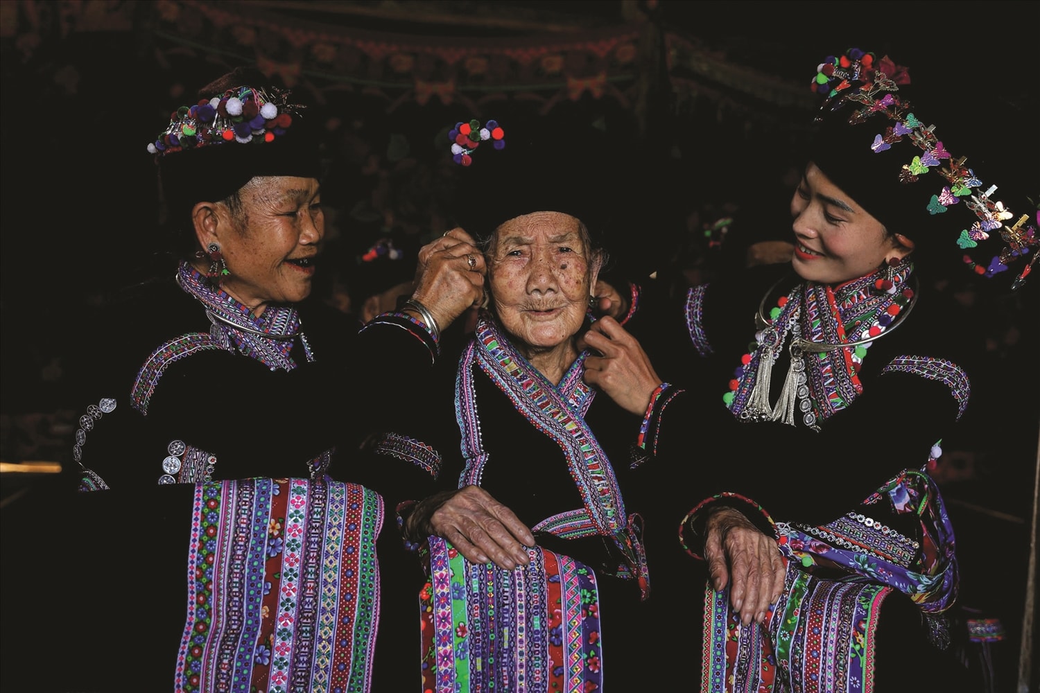 Nụ cười đồng bào Lự trong ngày Xuân. Ảnh: Đào Tiến Dũng