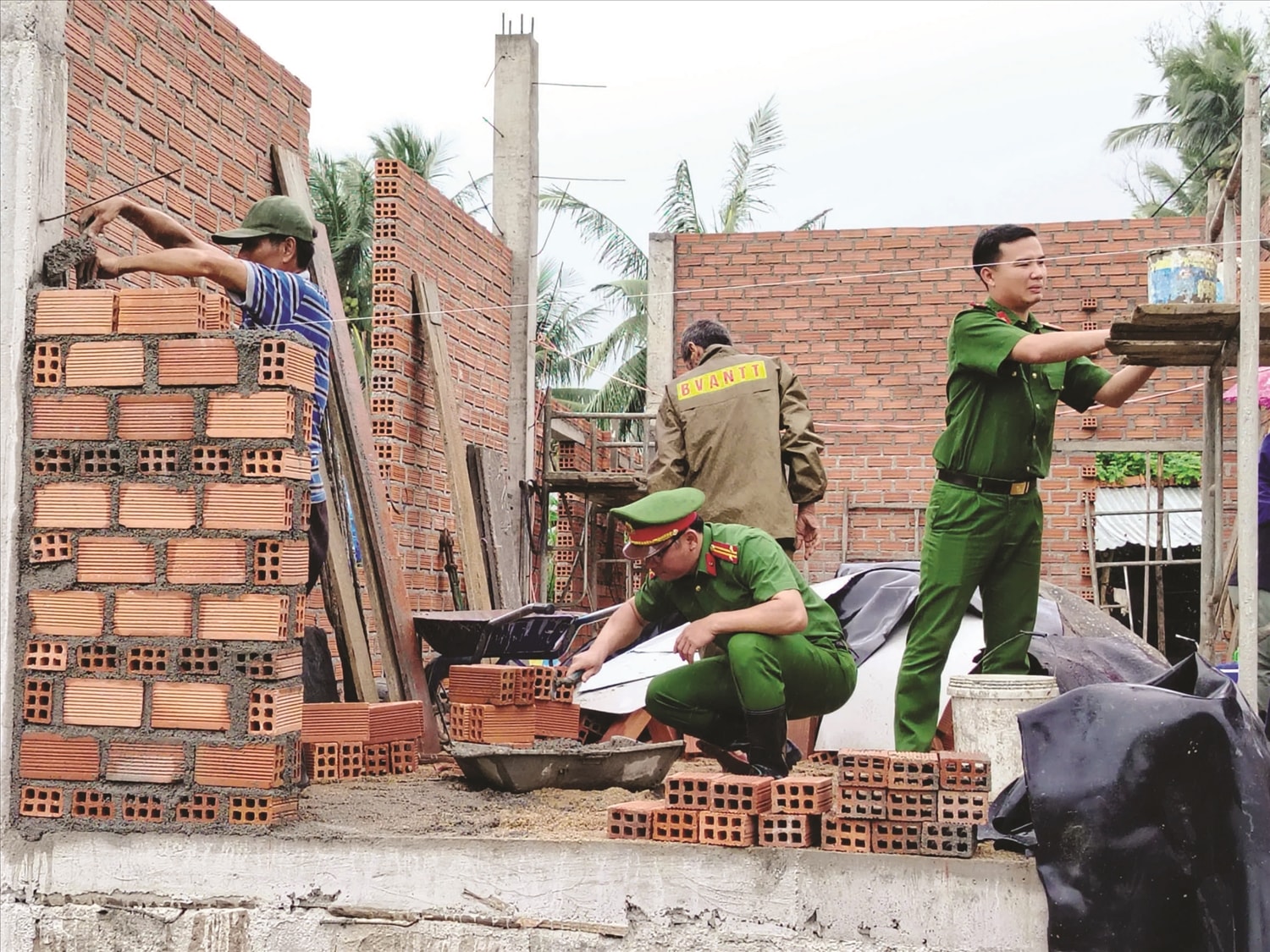 Các xã vùng lũ tỉnh Đắk Lắk được hỗ trợ xây dựng nhà ở. Ảnh Lê Hường