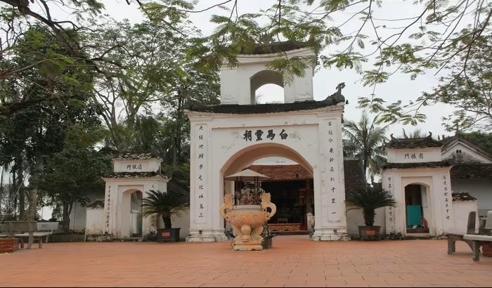 Tam quan đền Bạch Mã - Ảnh: CSCC
