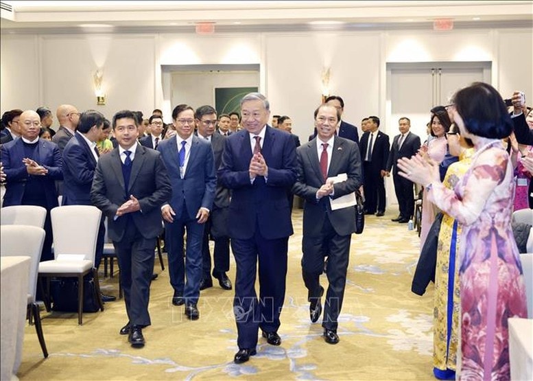 Tổng Bí thư Tô Lâm gặp gỡ bà con cộng đồng và các cơ quan đại diện Việt Nam tại Hoa Kỳ - Ảnh: TTXVN