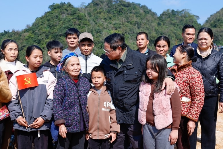 Thủ tướng cũng đề nghị các nhà thầu lớn tiếp tục tạo điều kiện cho doanh nghiệp địa phương tham gia chuỗi cung ứng, sản xuất để tạo thêm công ăn việc làm cho địa phương - Ảnh: VGP/Nhật Bắc