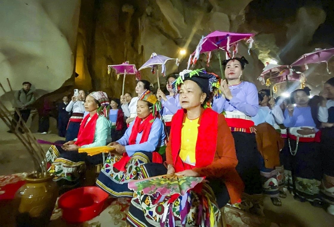 Bản anh hùng ca Nàng Han giữa đại ngàn xứ Thanh 