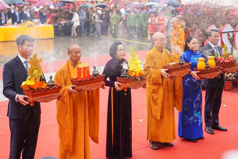 Lãnh đạo Trung ương, lãnh đạo tỉnh, Giáo hội Phật giáo Việt Nam dâng lục cúng, tưởng nhớ công đức của Quốc sư Nguyễn Minh Không, lễ tế thần Cao Sơn và chầu thánh Mẫu Thượng Ngàn trong lễ khai hội xuân Bái Đính.