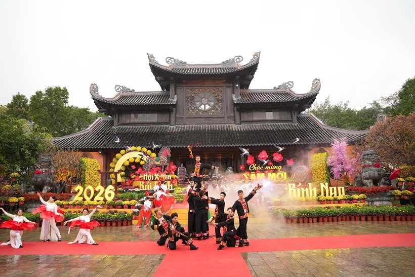 Chương trình nghệ thuật chào mừng với những làn điệu dân ca, những tiết mục ca múa đậm đà bản sắc.