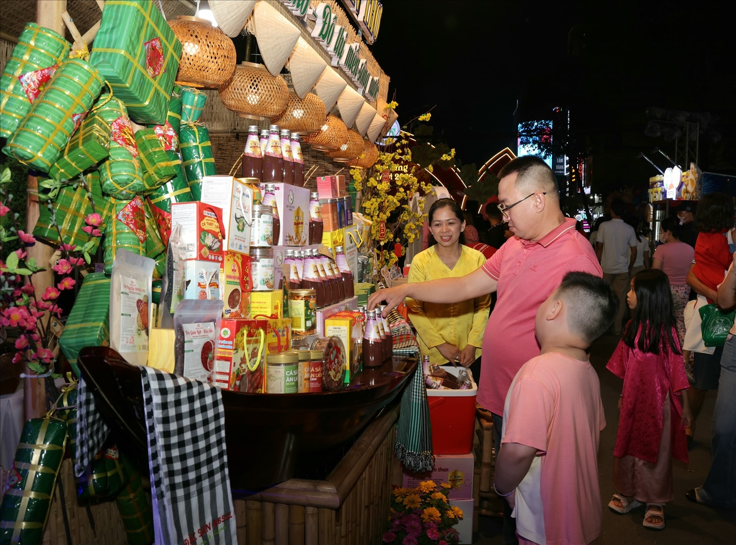 Cần Thơ thu hút đông khách du lịch dịp Tết Nguyên đán Bính Ngọ