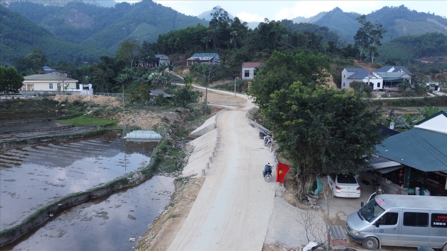 Những con đường bê tông nối dài vào bản mở ra cơ hội phát triển, giúp đồng bào DTTS từng bước vươn lên thoát nghèo.