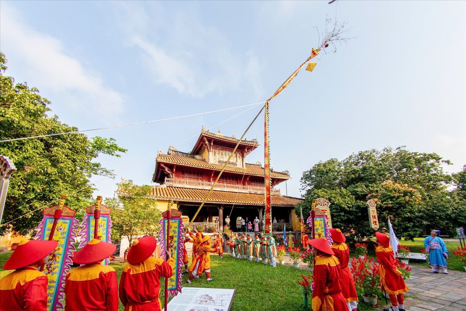 Lễ Hạ Tiêu được tổ chức thường niên vào mồng 7 tháng Giêng 