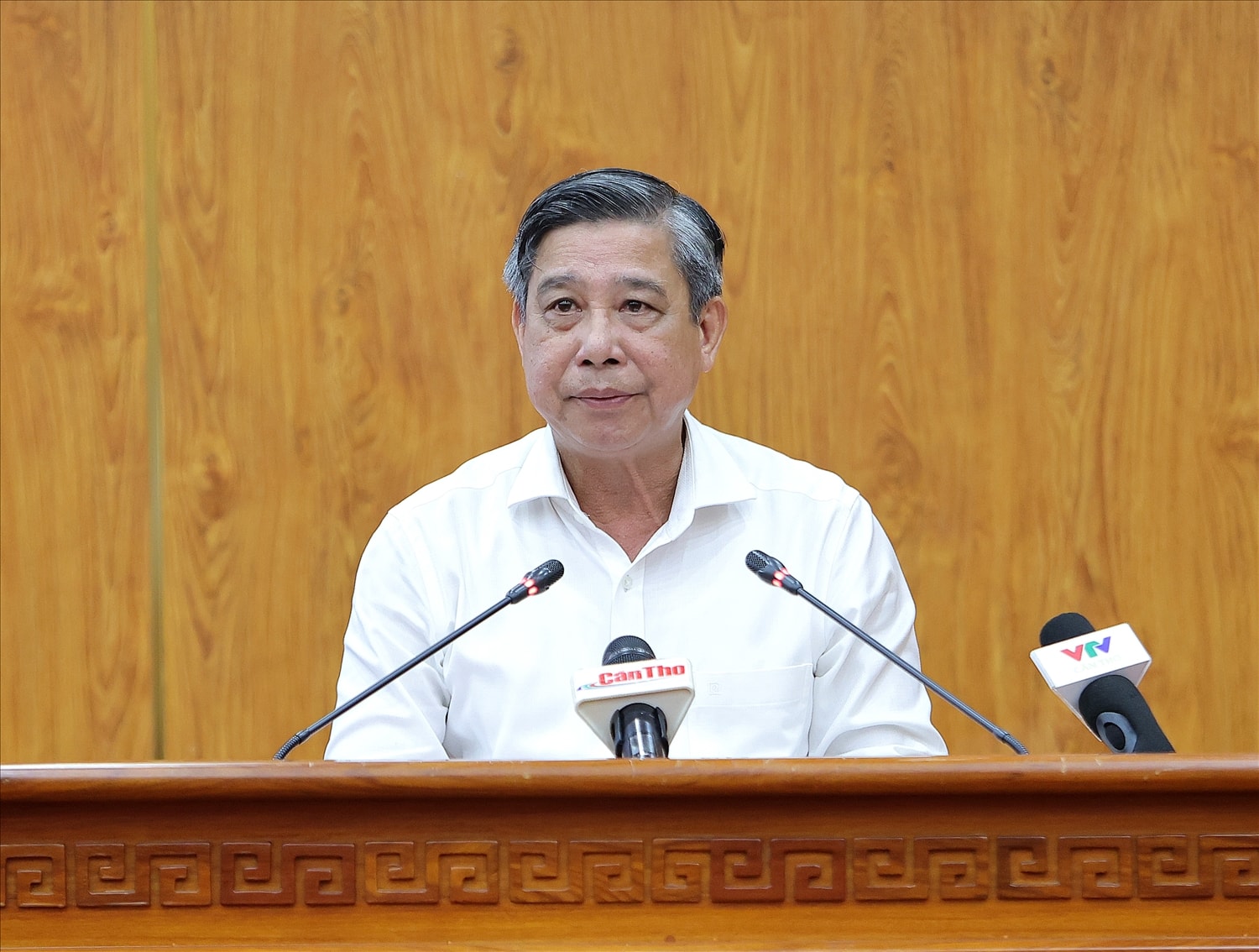 Ông Đồng Văn Thanh, Phó Bí thư Thường trực Thành ủy, Chủ tịch HĐND TP. Cần Thơ phát biểu tại buổi họp giao ban. (Ảnh: TP)