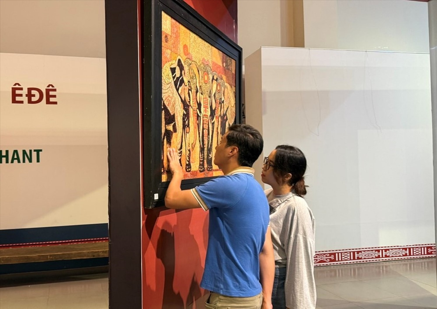 Em kg bài: Sắc màu sơn mài hút khách du Xuân  2