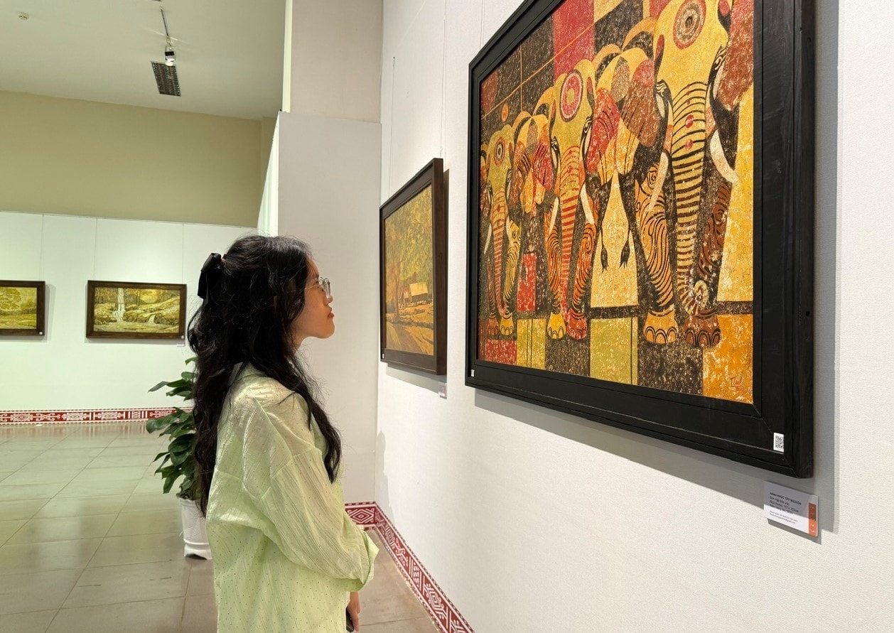 Em kg bài: Sắc màu sơn mài hút khách du Xuân  3