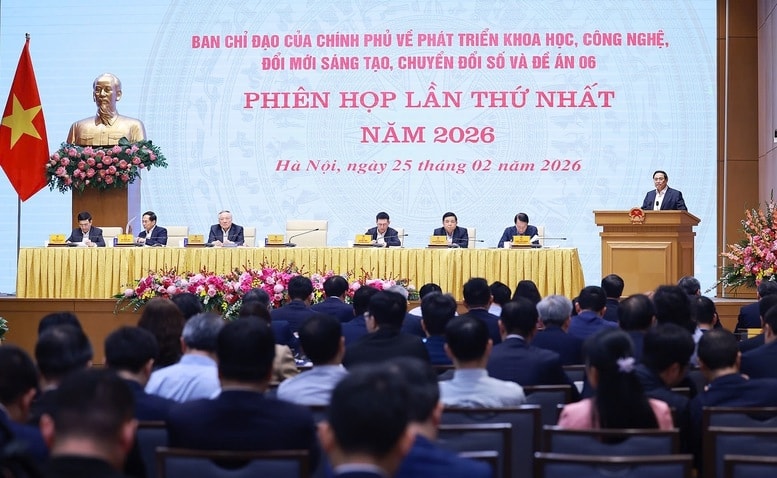 Thủ tướng đề nghị các đại biểu tập trung thảo luận làm rõ một số vấn đề, mà trước hết là công tác quán triệt, cụ thể hóa Nghị quyết Đại hội XIV của Đảng về đột phá phát triển khoa học, công nghệ, đổi mới sáng tạo, chuyển đổi số quốc gia, những nội dung cần chú trọng - Ảnh: VGP/Nhật Bắc