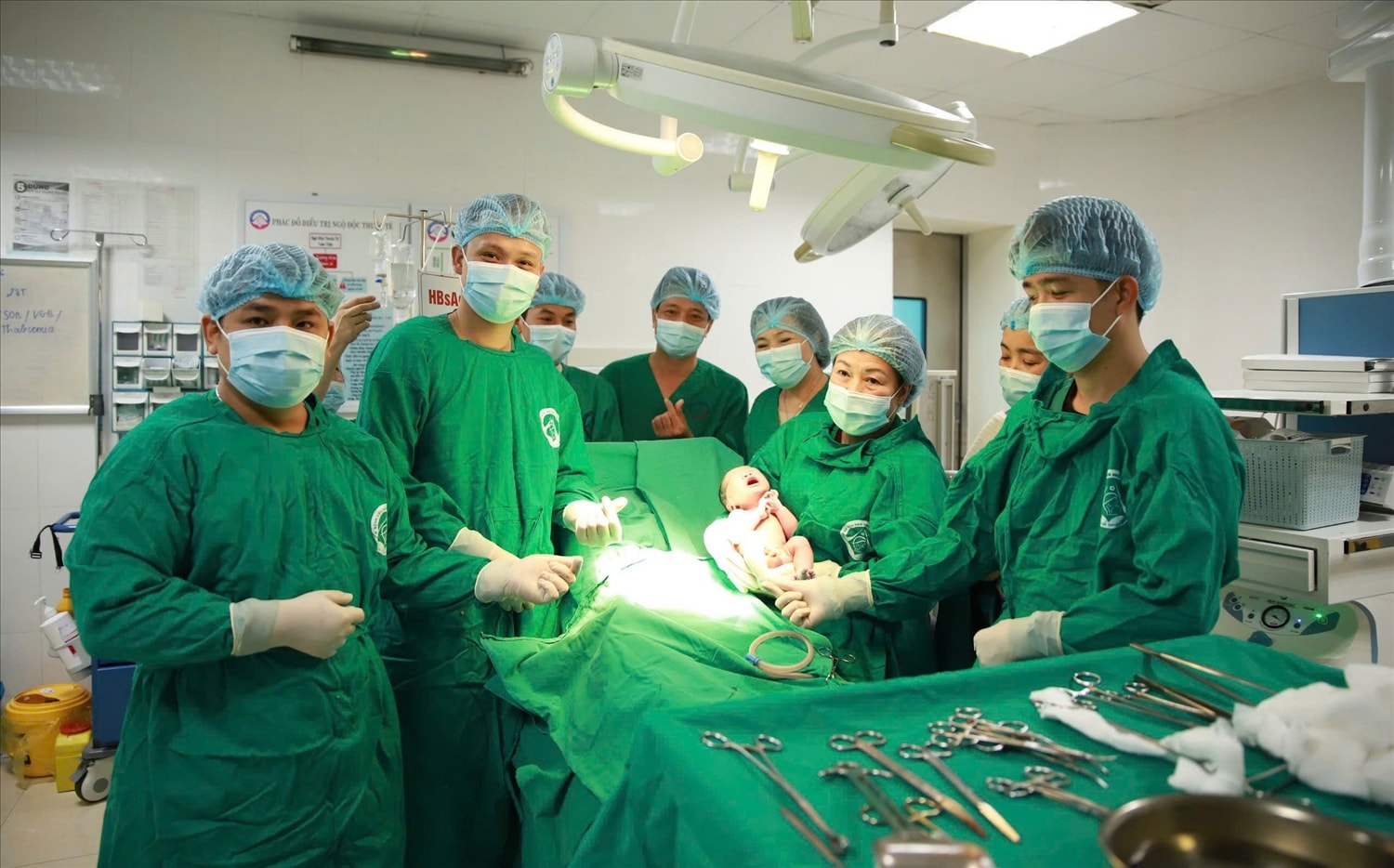 Ngày 07/01, Bệnh viện Sản nhi tỉnh Lào Cai đã đón em bé đầu tiên ra đời nhờ phương pháp thụ tinh trong ống nghiệm IVF  (Ảnh Trọng Bảo)