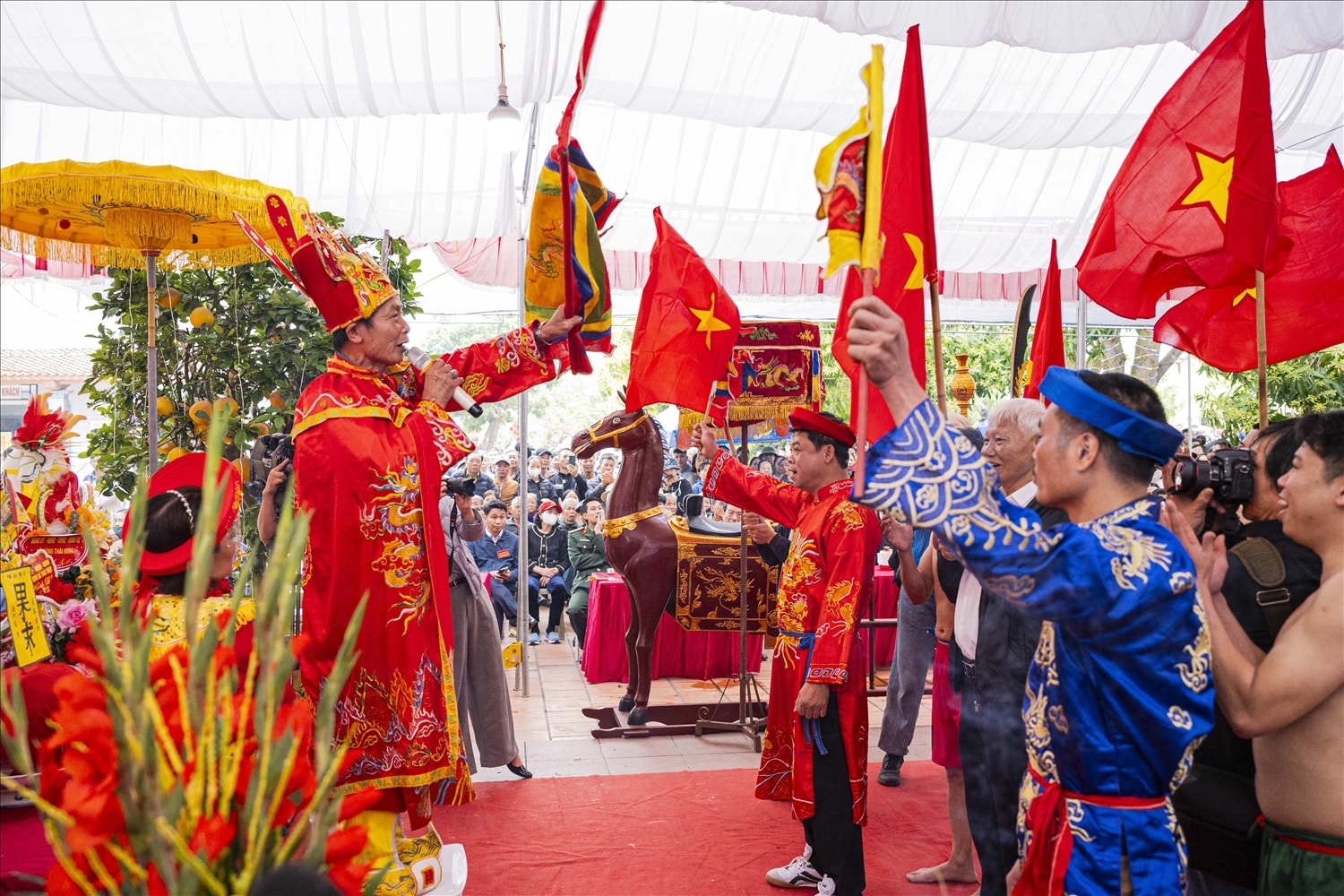 Khi được giao thống lĩnh ba quân trấn ải miền duyên hải, tướng quân Phạm Ngũ Lão đã chọn vùng đất địa linh nhân kiệt này làm nơi đóng đồn, dựng trại huấn luyện binh sỹ để giữ cửa biển Đại Toàn.