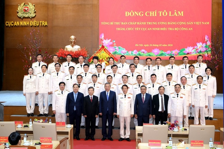 Tổng Bí thư Tô Lâm, các đồng chí lãnh đạo Đảng, Nhà nước và cán bộ Cục An ninh điều tra, Bộ Công an. (Ảnh: ĐĂNG KHOA)