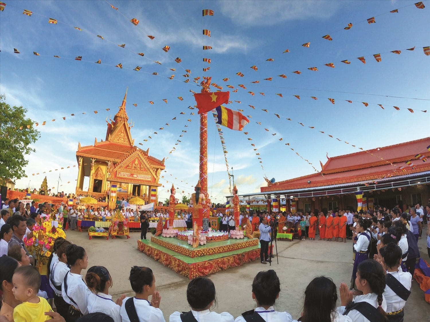 Quang cảnh lễ hội chùa Khmer