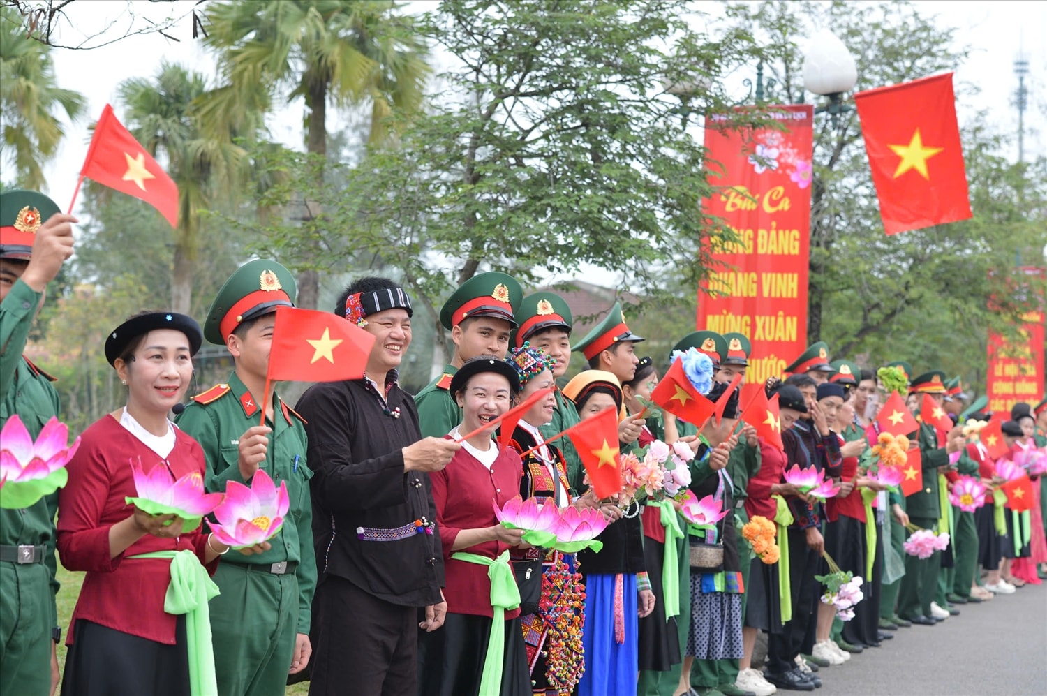 Sự kiện có sự tham gia của đại diện 32 đồng bào các dân tộc và trên 300 nghệ nhân trên mọi miền  Tổ quốc