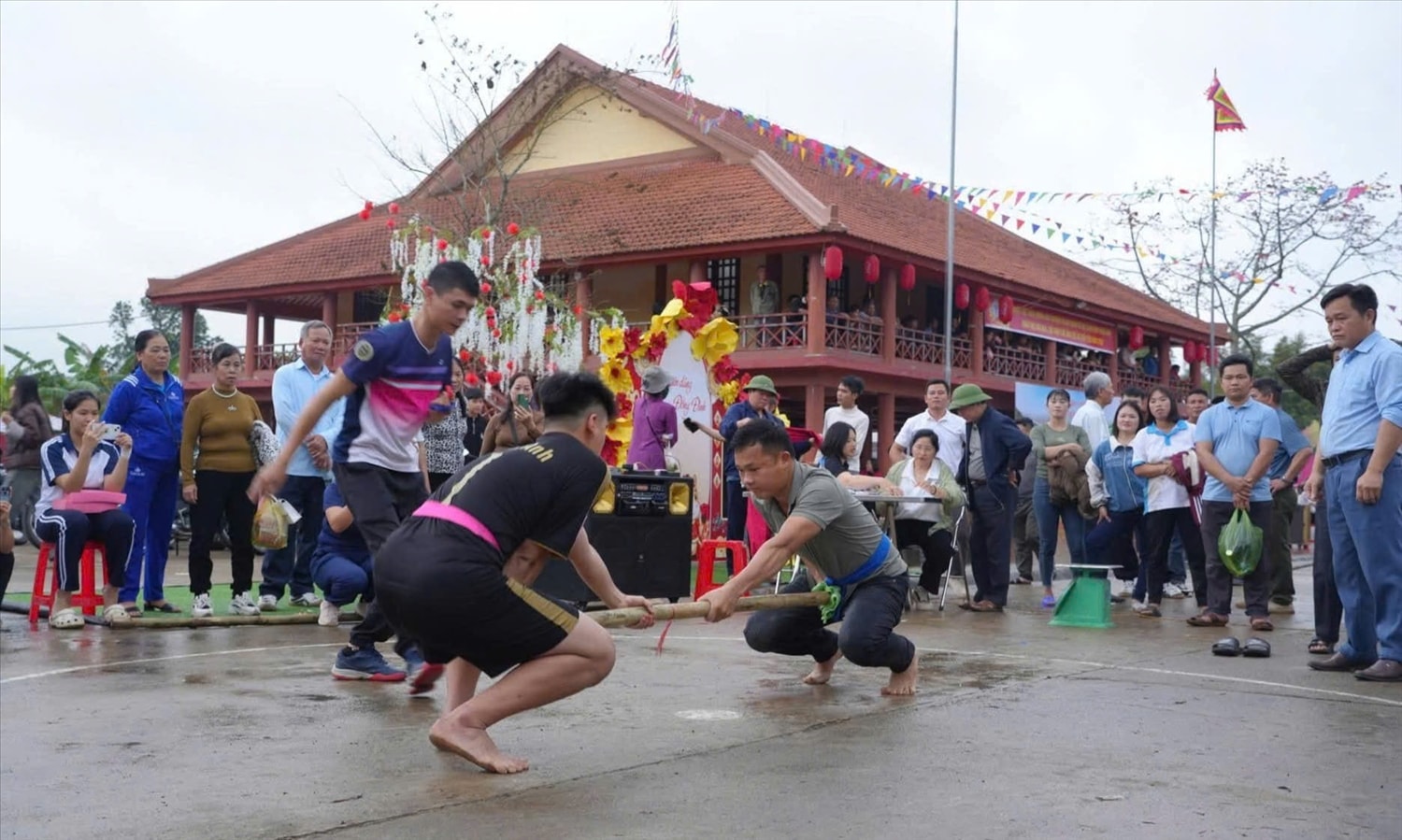 Trò chơi đẩy gậy đầy kịch tính