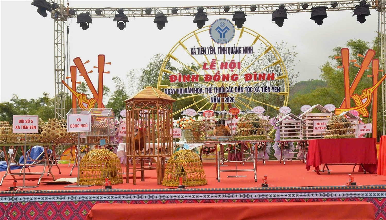 Điểm nhấn đặc sắc của lễ hội là các cuộc thi gắn với thương hiệu Gà Tiên Yên 