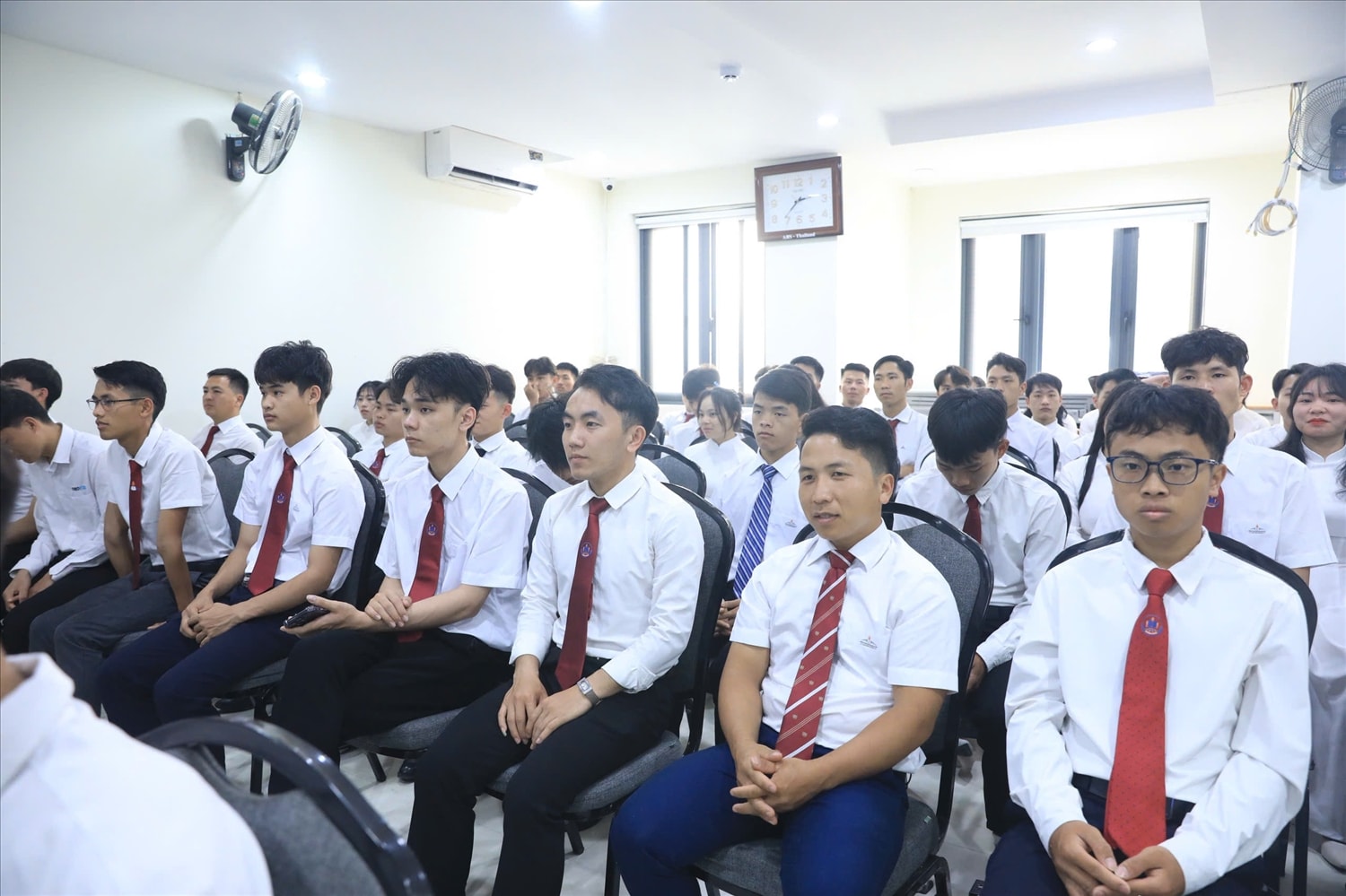 Đông đảo các chức sắc, chức việc và tín đồ tham dự Hội nghị