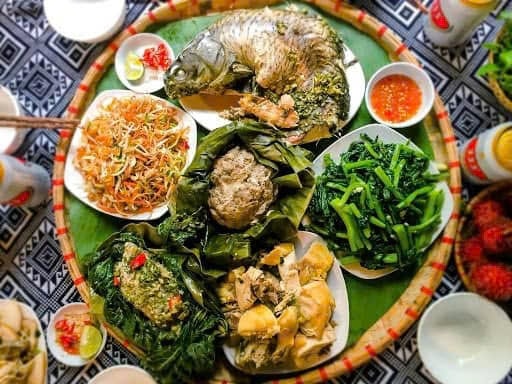 Rau đồ là món ăn thường được đặt ở trung tâm của mâm cơm  (ảnh ST)