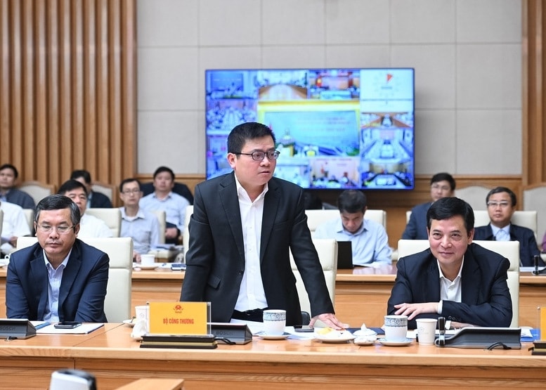 Đại diện các bộ, ngành phát biểu tại Phiên họp - Ảnh: VGP/Nhật Bắc