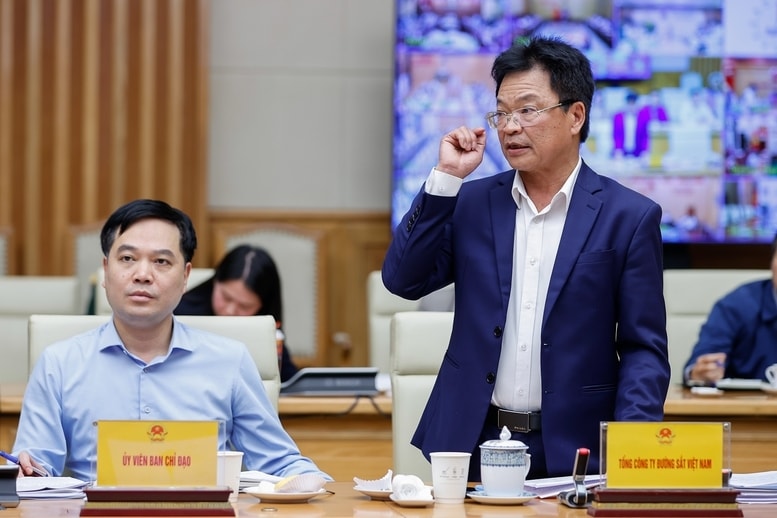 Đại diện Tổng công ty Đường sắt Việt Nam phát biểu tại Phiên họp - Ảnh: VGP/Nhật Bắc