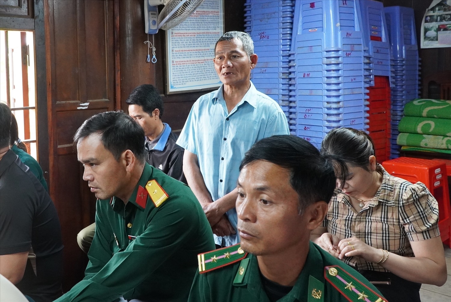 Nhân dân thôn Đăk Mế, xã Bờ Y kiến nghị tại buổi làm việc