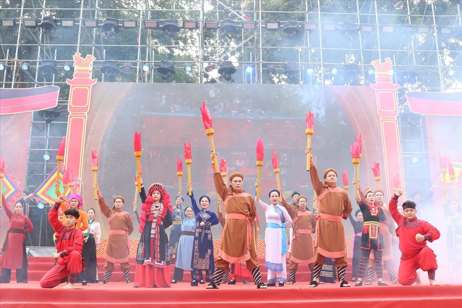 Màn sử thi hoành tráng tái hiện lịch sử hào hùng dựng nước và giữ nước của dân tộc (Ảnh Trọng Bảo)