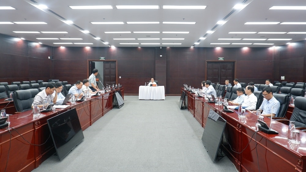 Quang cảnh buổi làm việc về đẩy nhanh tiến độ các dự án trường nội trú liên cấp. (Ảnh Nguyệt Ánh)