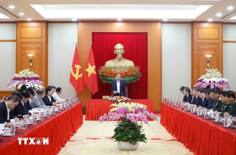 Tổng Bí thư Tô Lâm nêu rõ kỷ niệm 100 năm đất nước dưới sự lãnh đạo của Đảng Cộng sản Việt Nam và 40 năm thực hiện Cương lĩnh xây dựng đất nước trong thời kỳ quá độ lên chủ nghĩa xã hội, không chỉ là thành quả, thành tựu mang tính thời gian mà đó là chiều dài của một hành trình cách mạng đầy hy sinh, gian khổ, sáng tạo và phát triển - Ảnh: TTXVN