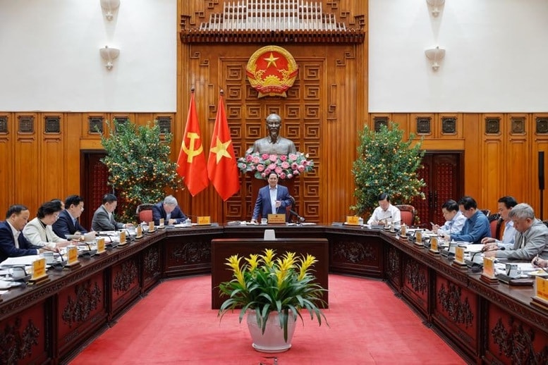 Thủ tướng yêu cầu tập trung vào những giải pháp quan trọng như thực hiện chính sách tiền tệ chủ động, linh hoạt, kịp thời, phù hợp với diễn biến tình hình; chính sách tài khóa mở rộng có trọng tâm, trọng điểm hơn nữa - Ảnh: VGP/Nhật Bắc