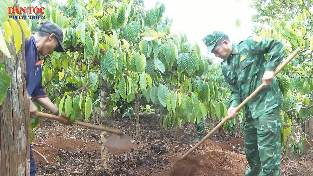 Thắm mãi miền biên cương 