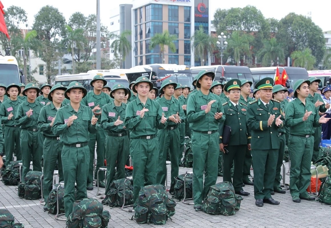 Các tân binh lên đường thực hiện nghĩa vụ quân sự. (Ảnh Minh Hiếu)