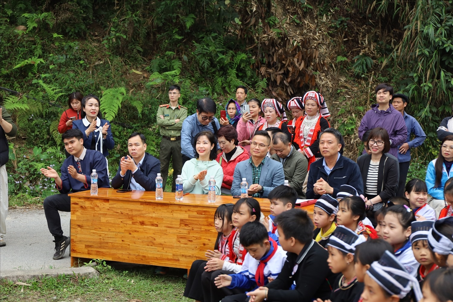 (TIN): Tuyên Quang: Khởi công cầu treo Minh Sơn, chấm dứt cảnh học sinh qua suối bằng bè 1