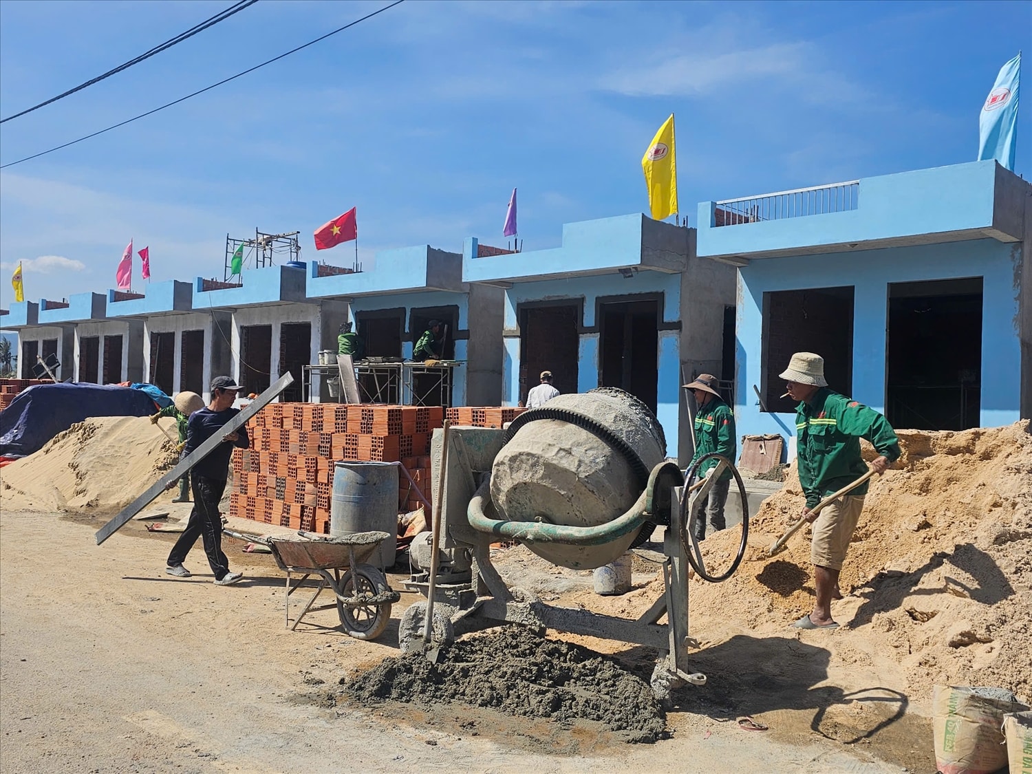  Việc ban hành phương án bố trí, ổn định dân cư khẩn cấp vùng thiên tai sẽ giúp người dân trên địa bàn tỉnh có chỗ ở an toàn. (Ảnh: P.H)