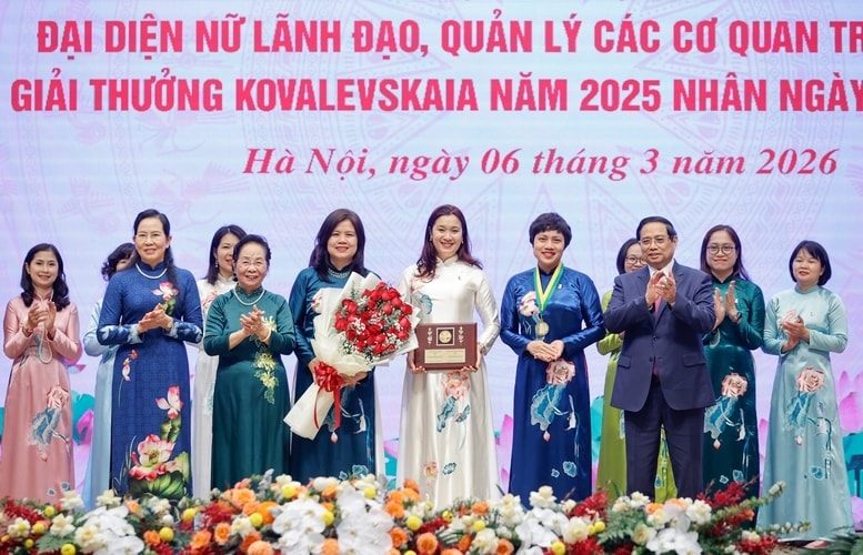 Thủ tướng trao Giải thưởng Kovalevskaia năm 2025 cho Tập thể các nhà khoa học nữ với cụm công trình 
