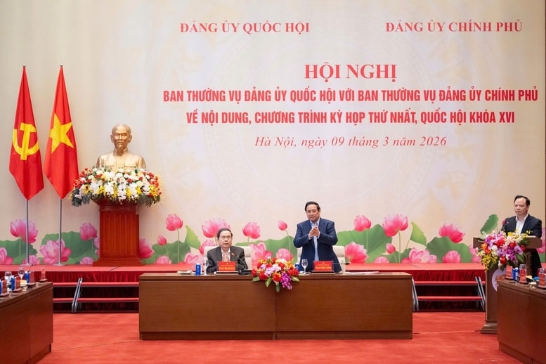 Bí thư Đảng ủy Chính phủ, Thủ tướng Chính phủ Phạm Minh Chính và Bí thư Đảng ủy Quốc hội, Chủ tịch Quốc hội Trần Thanh Mẫn chủ trì Hội nghị - Ảnh: VGP/Nhật Bắc
