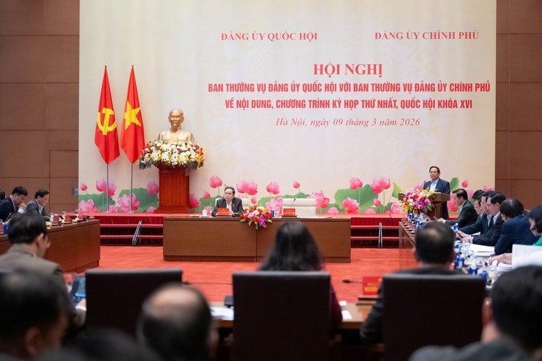 Thủ tướng đề nghị các bộ trưởng, trưởng ngành khẩn trương hoàn thiện các hồ sơ dự kiến trình tại kỳ họp thứ nhất; thường xuyên phối hợp với các Ủy ban của Quốc hội để rà soát công việc, không để ách tắc - Ảnh: VGP/Nhật Bắc