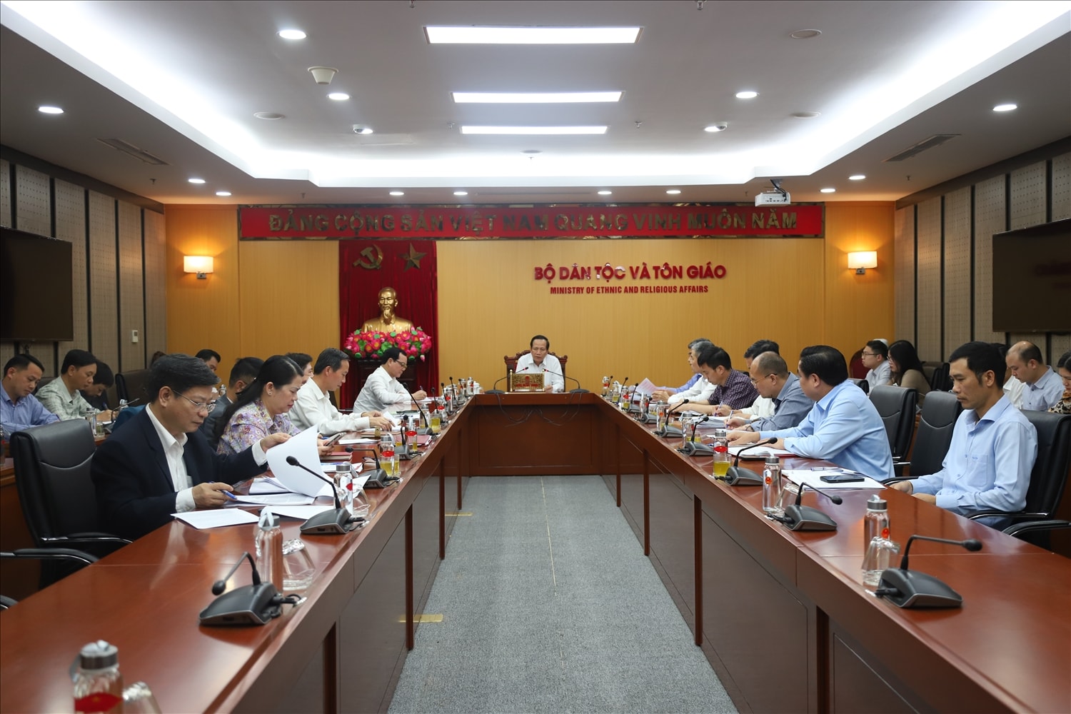 Quang cảnh cuộc họp